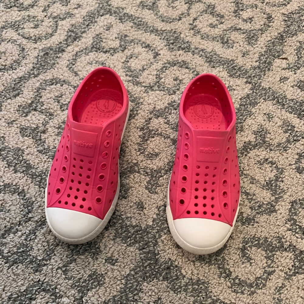 EUC native slide on shoes for girls